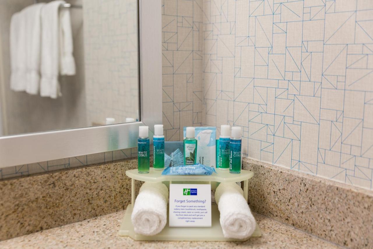 Holiday Inn Express Brampton By Ihg Экстерьер фото