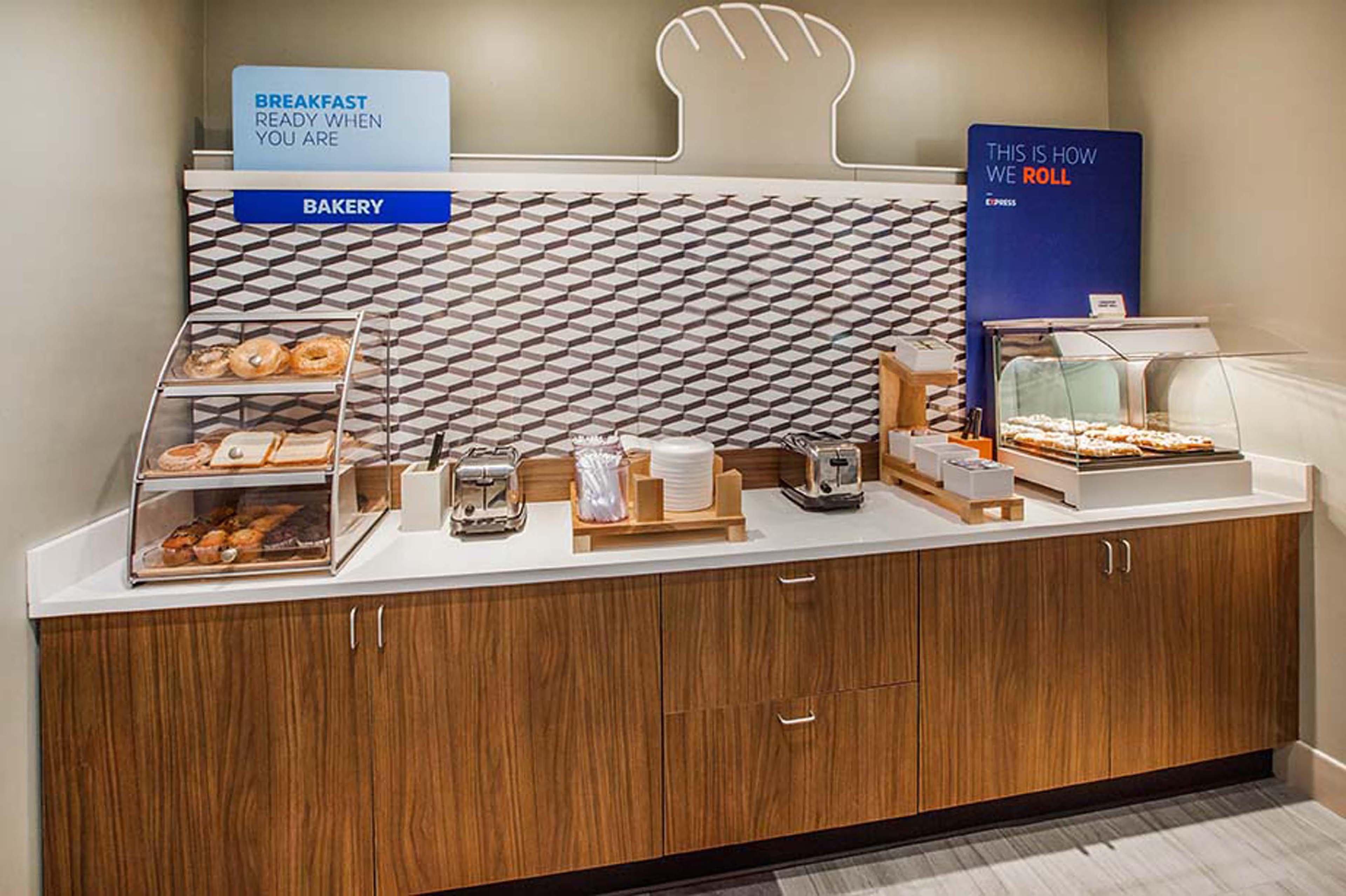 Holiday Inn Express Brampton By Ihg Экстерьер фото