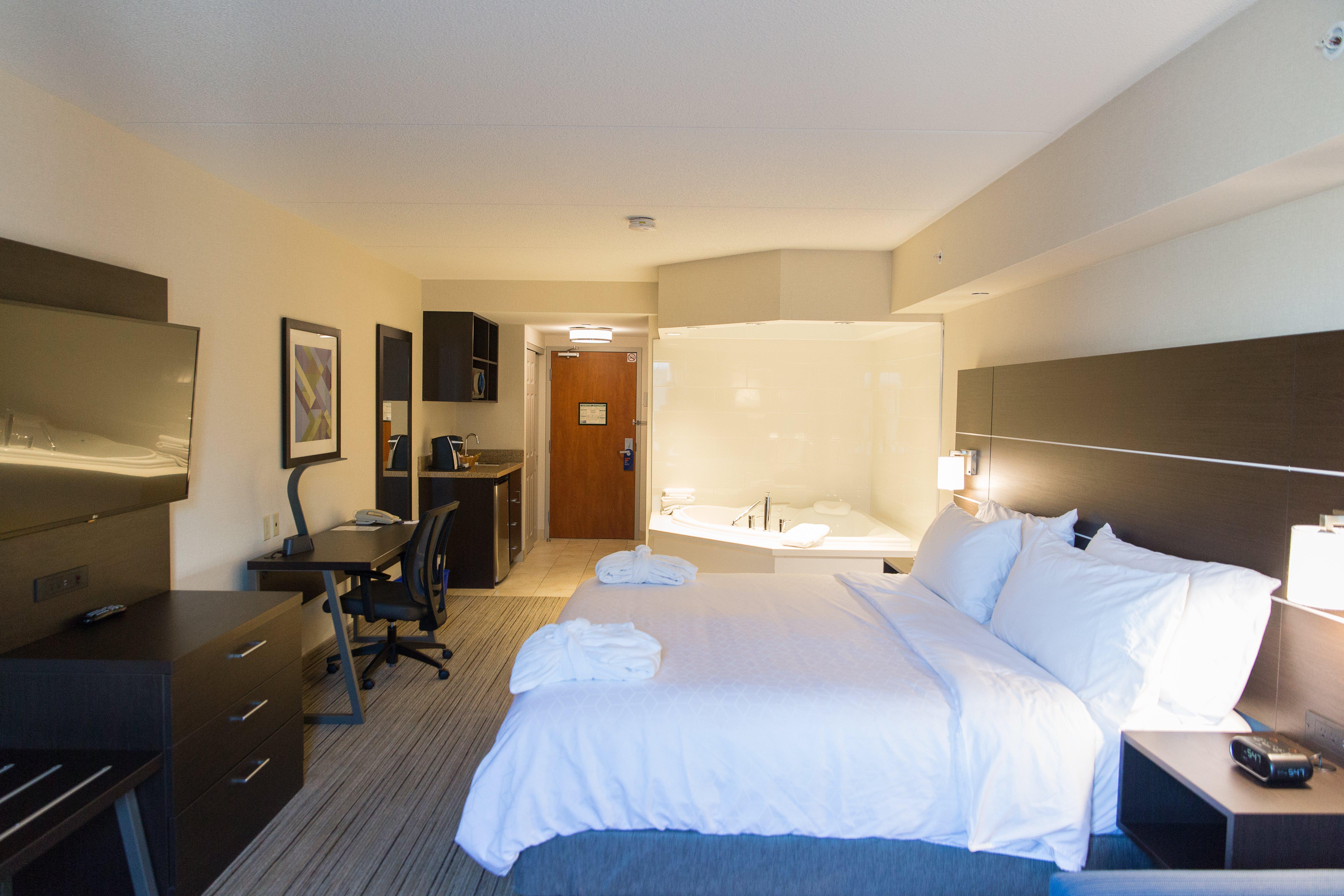 Holiday Inn Express Brampton By Ihg Экстерьер фото