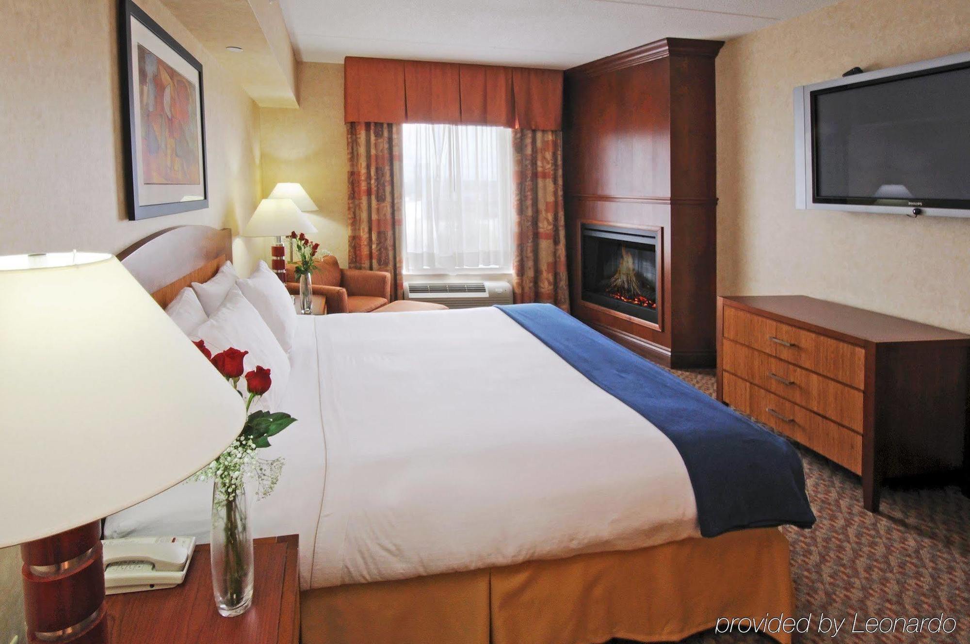 Holiday Inn Express Brampton By Ihg Экстерьер фото
