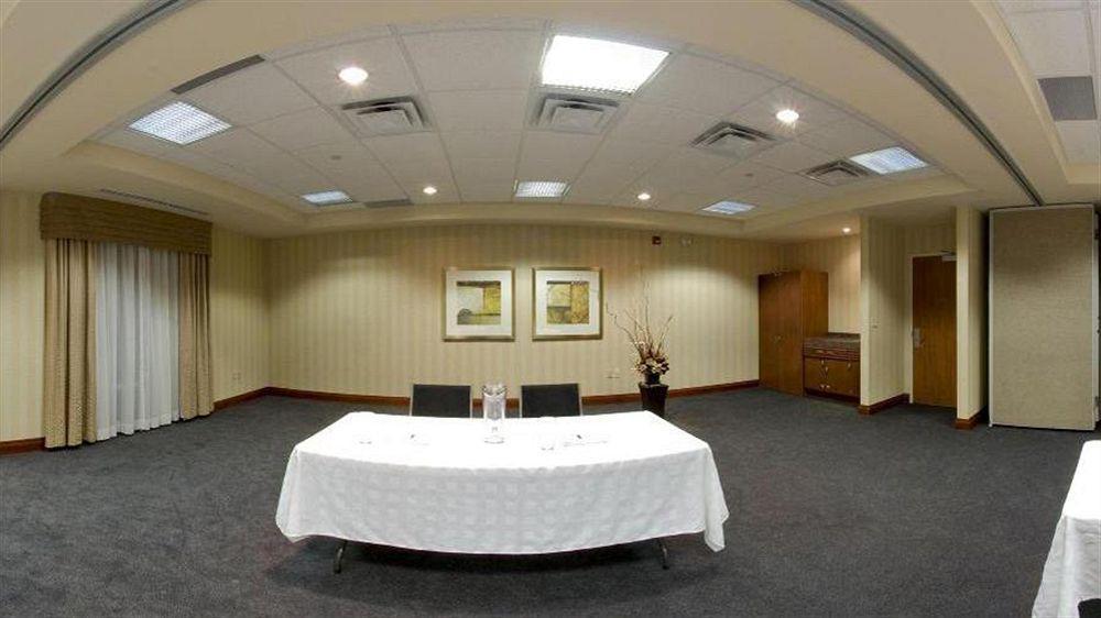 Holiday Inn Express Brampton By Ihg Экстерьер фото